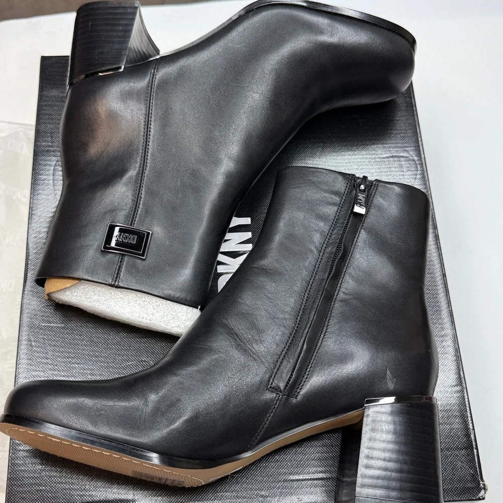 DKNY Women's Ranya Zip Ankle Booties- Size 8- Smooth Black Leather - Picture 4 of 8